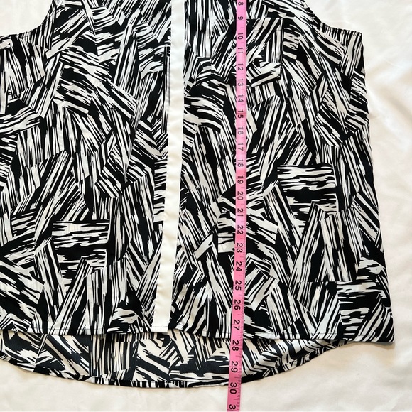 Trouve Sleeveless Abstract Striped Print Blouse Size XL EUC Like New - Picture 9 of 9